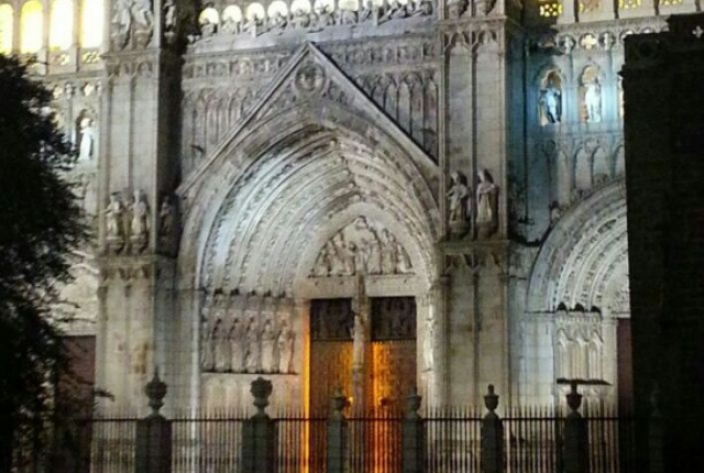 Acceso a la catedral.jpg